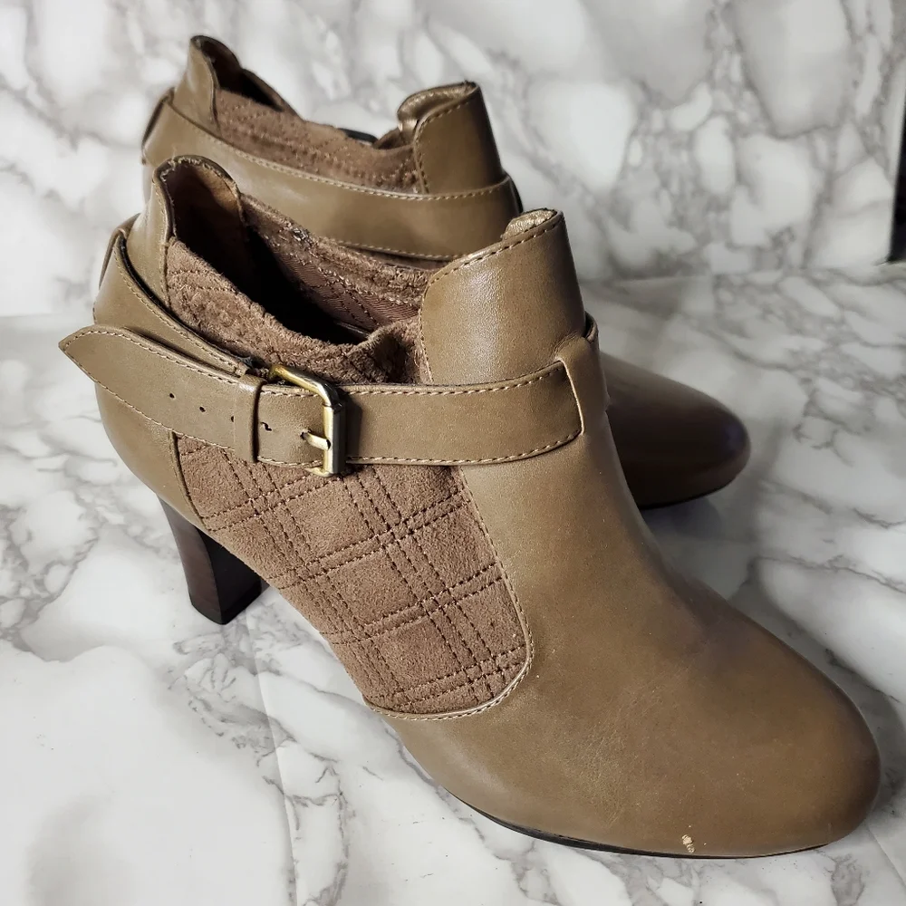 Naturalizer Truffle Taupe Ankle Booties Size 7.5